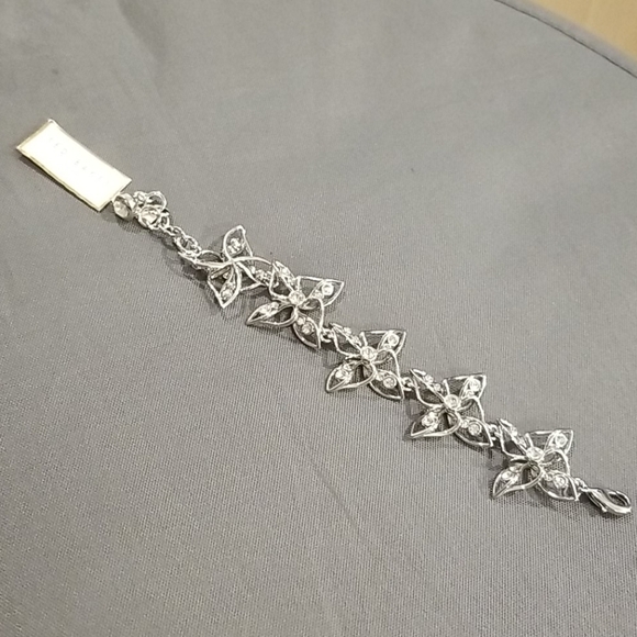 💕TED BAKER💕 Silver Crystal Breeze Jeweled Bracelet NWT - Picture 6 of 8